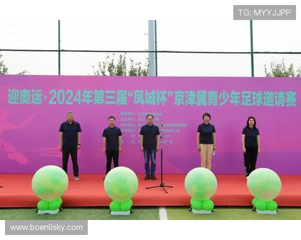 唐山南湖足球明星闪耀香港赛场展现中国足球新风采 唐山南湖足球明星闪耀香港赛场展现中国足球新风采